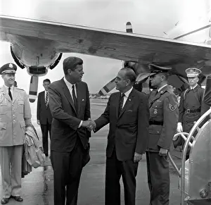 Terminal Prints: Arrival ceremony for Roberto F