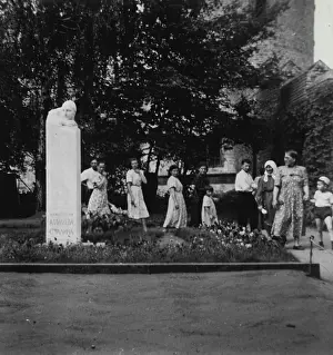 Moscow Prints: Article Nine - The tomb of Stalin's second wife - Nadja Allilujeva - in the cemetery at Novo-Dievitchy near Moscow