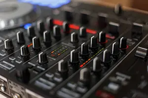 Nahaufnahme Prints: Audiotechnik. DJ-Mixing-Controller *** Audio technology DJ mixing Controller 1102810782