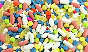 Behandlung Prints: background made of colorful pills