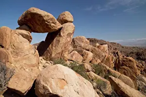 Features Prints: Balancing rocks, eroded igneous rock and remains of laccolith