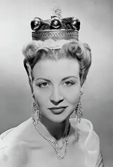 Royal Prints: A baroness coronet rests securely on this foundation