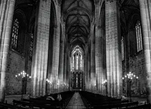 Wahrzeichen Prints: Batalha, Portugal - 02. Juni 2024 - Prächtige Architektur in der gotischen Kirche des Klosters Batalha