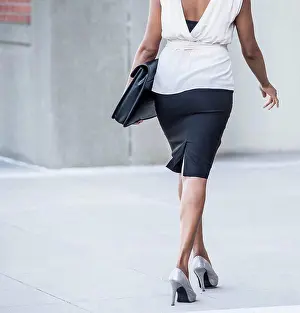 Chic Prints: Black businesswoman walking on city street