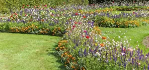 Verrotten Prints: Blumengarten des historischen Schlosses in Jaromerice nad Rokytnou Flower garden of the historic castle in Jaromerice