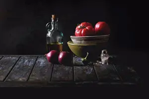 Vegetables Prints: Bowl of tomatoes with purple onion