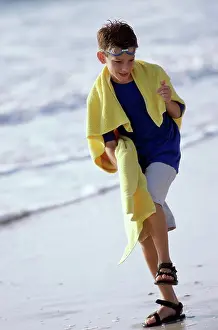 Goggles Prints: Boy stepping on the beach