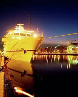 Stationary Prints: Bremen Cruise Liner & Ifsc, Sir John Rogerson´s Quay, Dublin, Ireland
