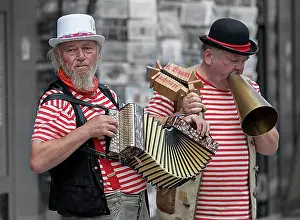 Light Skinned Prints: Busker Schmitt Wild-Pertsch