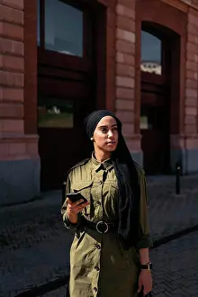 Muslim Prints: Bussiness muslim woman on a train station