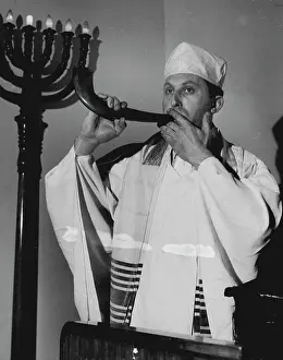 Nostalgical Prints: The Cantor blows the ram's horn