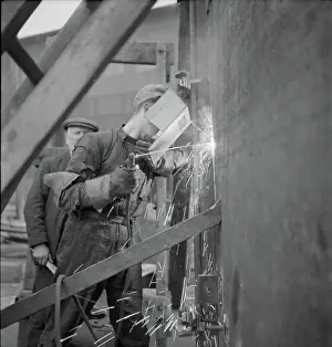 Piemags Prints: Cecil Beaton Photographs- Tyneside Shipyards, 1943