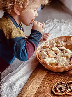 Flour Prints: the child tastes fresh cookies with tea