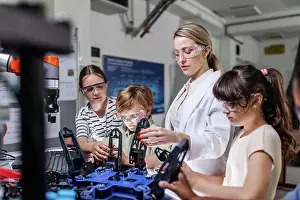 Institution Prints: Children learning robotics in Elementary school