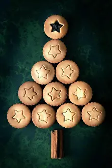 Cakes Prints: A Christmas tree made using gingerbread fruit mince pies and cinnamon sticks