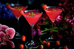 Glass Material Prints: Cocktails in martini glass