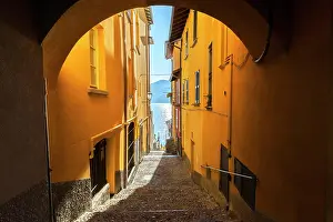 Ponds Prints: Colourful narrow alley in the old town of Varenna