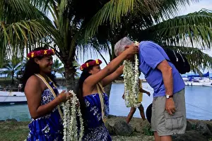 Cook Prints: COOK ISLANDS, AITUTAKI ISLAND, TOURIST RECEIVING FLOWER LEI