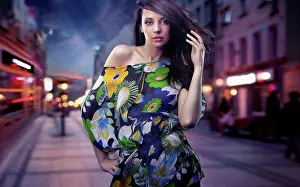 Gorgeous Prints: Cute brunette posing on a city street