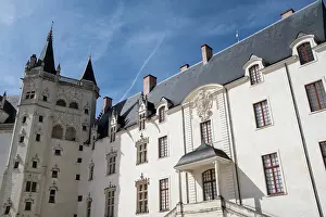 Chateau Prints: Daily life in Nantes, France.Vie quotidienne à Nantes en France