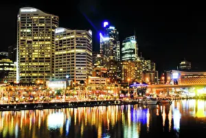 Innenstadt Prints: Darling Harbour bei Nacht in Sydney