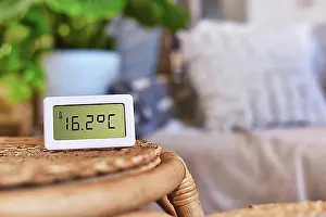 Produce Prints: Digital thermometer showing too cold room temperature of 16.7 degree Celsius