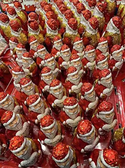 Christmasy Prints: Display in shelf of wholesale of chocolate Father Christmas Father Christmas colour red of red staniol paper of