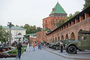 4 People Prints: Dmitrievskaya Tower, main tower on the southern wall and display of armoured vehicles in the Nizhny Novgorod Kremlin