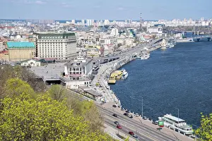 Streets Prints: The Dnipro River running through Kyiv, Kyiv (Kiev), Ukraine, Europe