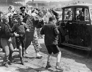 Circus Prints: Dunedin (NZ) police had a hard task clearing the way for the Royal car