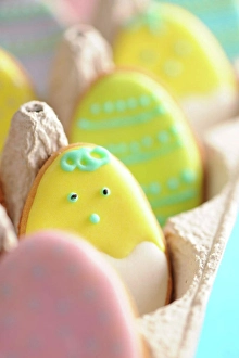 Dekoration Prints: Easter homemade gingerbread cookie Easter homemade gingerbread cookie with shallow DOF Copyright: xZoonar