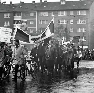 Society Prints: The Easter march of the opponents of nuclear weapons