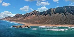 El Islote Islet and Pico de la Zarza Mountains