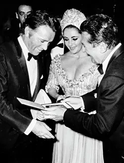 Celebrities Prints: Elizabeth Taylor and Richard Burton, Maschere D'Argento Award, Rome, 1966