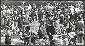 Ponds Prints: Elsevier photo collection. Amsterdammers bathe ponds heat wave
