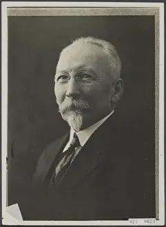 Elsevier Prints: Elsevier photo collection. Dr. poll, scientific writer. 1923