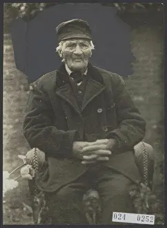 Elsevier Prints: Elsevier photo collection. Mr. Netten, 100 old. 1921