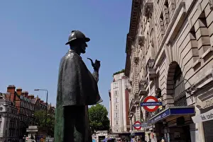 Smoking Prints: England, London, Baker Street. Statue of Sherlock Holmes outside Baker Street tube station