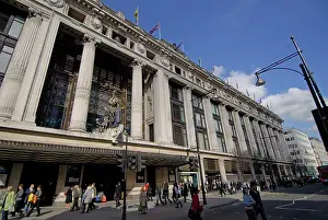 Stores Prints: England, London, Oxford Street. Exterior of Selfridges store