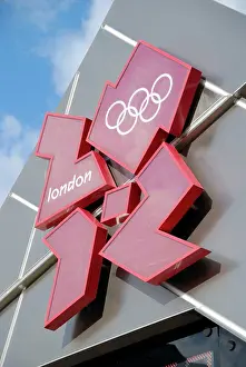 Athletics Prints: England, London, Trafalgar Square. London 2012 Olympic logo