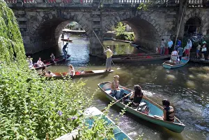 Recreation Prints: England, Oxfordshire, Oxford. Summer punt jam under Magdalen Bridge