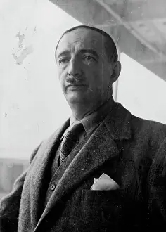 1946 Prints: Ex-King Zog of Albania bids farewell of the City of Exeter which is taking both Zog