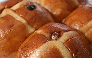 Easter Prints: Extreme close-up on hot cross buns