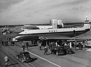 Combat Prints: Eyes On The Comet -- Technicians cluster round the De Havilland Coemt