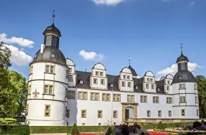 Wahrzeichen Prints: Fassade des Barockschlosses Neuhaus in Paderborn Front of the baroque castle Neuhaus in Paderborn