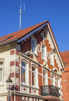 Balcony Prints: Fassade eines traditionellen deutschen Hauses in Bad Bederkesa Facade of a traditional German house in Bad Bederkesa