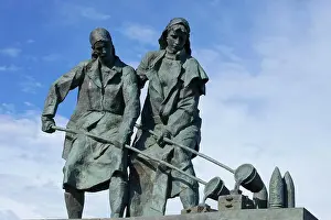 Russian Federation Prints: Female munition workers, Monument to the Heroic Defenders of Leningrad