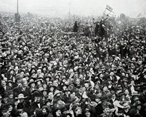 Celebrating Prints: The first crowds gather at Buckingham palace in London for Armistice Day 11 November 1918 to commemorate the armistice
