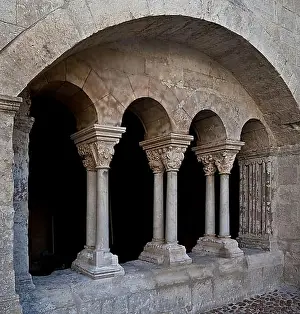 Mediaeval Prints: Frankr Montmajour b Arles Benedictine Abbey 59849 Four-arched opening in the cloister