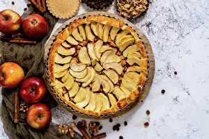Nahaufnahme Prints: Fresh baked apple pie with fruits on a stone table Fresh baked apple pie with fruits on a stone table